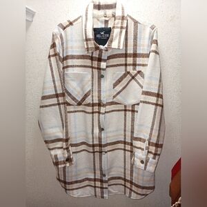 Hollister Flannel Women's Shacket. Size L NWOT Has 2% Wool. P2P=22 Length= 34.5